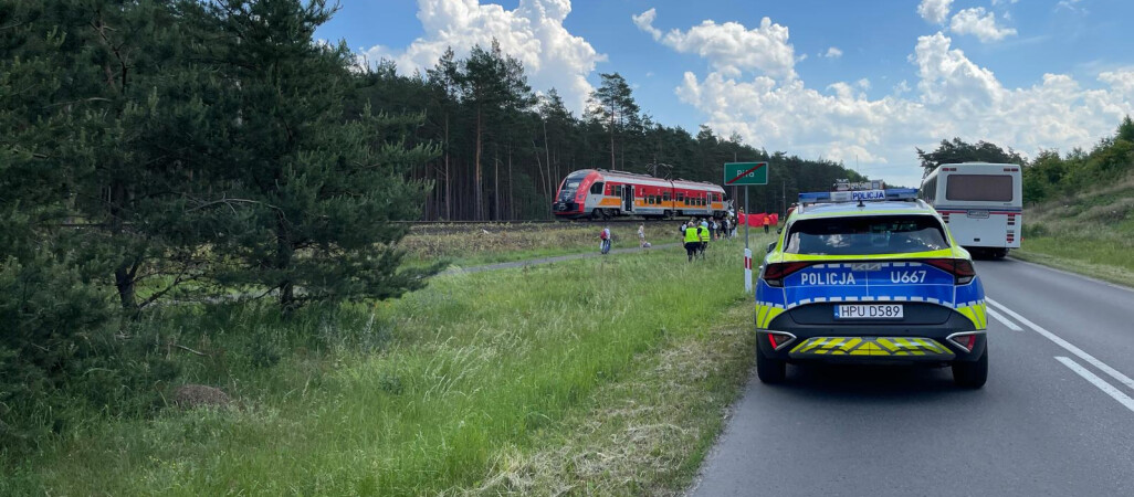 Śmiertelna ofiara wypadku na torach. Auto wjechało pod pociąg