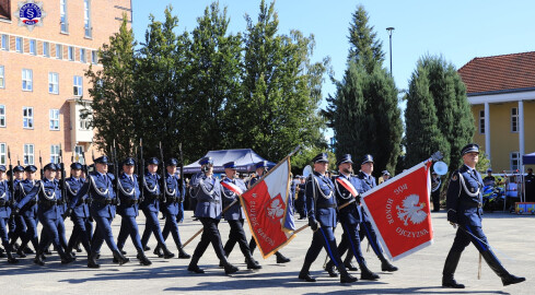 Szkoła Policji w Pile ma nowy sztandar - VIDEO  - grafika