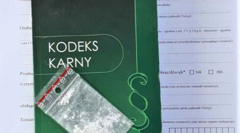 Świadek na komisariat przyszedł... z narkotykami w kieszeni - grafika