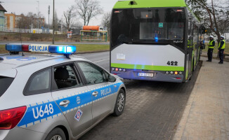 Pilska drogówka i sanepid kontrolują pasażerów autobusów 