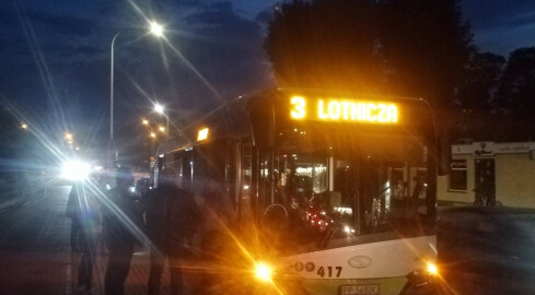 Autobus linii nr 3 ostrzelany. Policja szuka sprawcy  - grafika