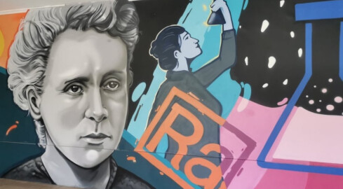 W jednej z pilskich szkół średnich powstał mural - grafika