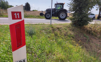 Trwa rolniczy protest i blokada DK11 [ZDJĘCIA]