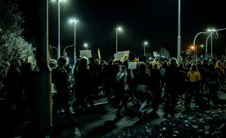 Czarny spacer. Ponad dwa tysiące ludzi na ulicach - ZDJĘCIA 