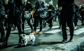 Czarny spacer. Ponad dwa tysiące ludzi na ulicach - ZDJĘCIA 