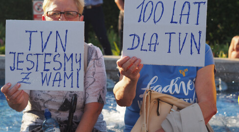 Ponad 300 osób protestowało przeciwko tzw. ustawie Lex TVN  - grafika