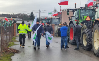 Traktory ruszyły, zablokowane drogi w regionie. Trwa protest rolników