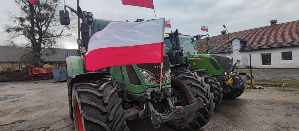 Traktory ruszyły, zablokowane drogi w regionie. Trwa protest rolników