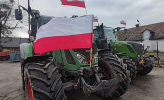 Traktory ruszyły, zablokowane drogi w regionie. Trwa protest rolników