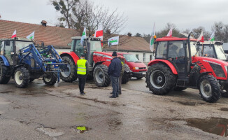 Traktory ruszyły, zablokowane drogi w regionie. Trwa protest rolników