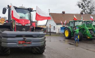 Traktory ruszyły, zablokowane drogi w regionie. Trwa protest rolników