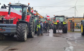 Traktory ruszyły, zablokowane drogi w regionie. Trwa protest rolników