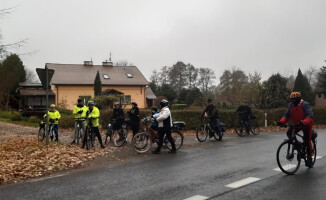 Na rowerach, w kajakach i pieszo świętowali 11 Listopada 