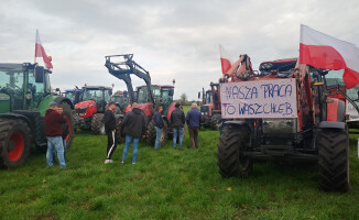 Rolnicy blokują drogi krajowe także u nas w regionie - ZDJĘCIA 