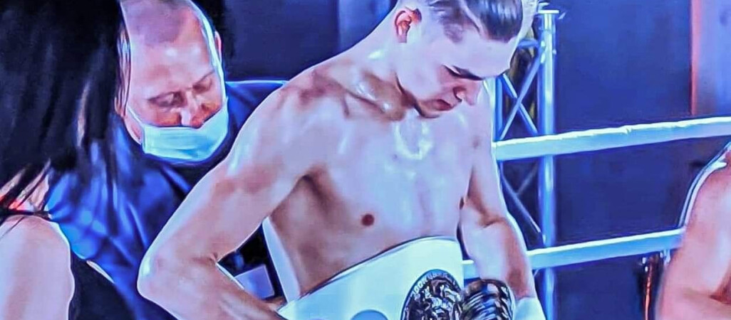 Dawid Siek zdobył złoty pas Mistrza Polski  w kickboxingu