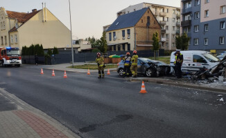 67-latka wjechała w lokal usługowy - ZDJĘCIA 