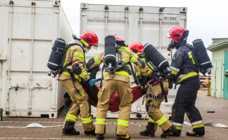 Pożar hali warsztatowej w Exalo Drilling - ćwiczenia strażaków [ZDJĘCIA] 