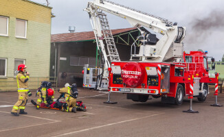 Pożar hali warsztatowej w Exalo Drilling - ćwiczenia strażaków [ZDJĘCIA] 