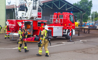 Pożar hali warsztatowej w Exalo Drilling - ćwiczenia strażaków [ZDJĘCIA] 