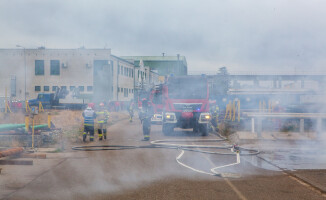 Pożar hali warsztatowej w Exalo Drilling - ćwiczenia strażaków [ZDJĘCIA] 