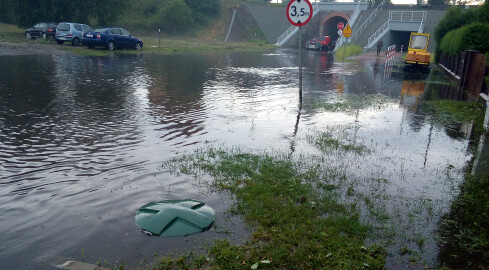 Nawałnica nad Chodzieżą. Strażacy wciąż działają - grafika