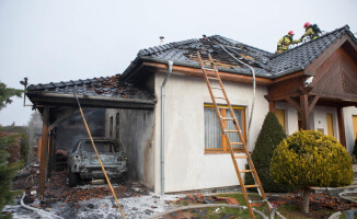 Pożar na Zielonej Dolinie. Ewakuowano 3 osoby - VIDEO