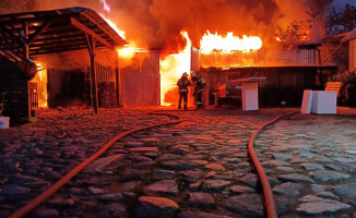 Spłonęła stolarnia. Z pożarem walczyło niemal 50 strażaków 