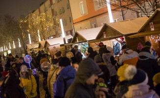 Tłumy na bożonarodzeniowym jarmarku w Pile