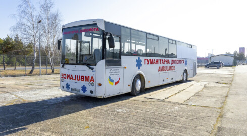 W trzy dni przerobili autobus na ambulans medyczny  - grafika