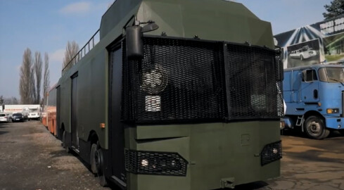 Pilski autobus MZK służy na froncie w Ukrainie  - grafika