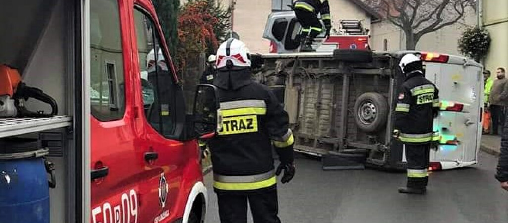 Najechał na krawężnik i przewrócił busa. Miał 3 promile 