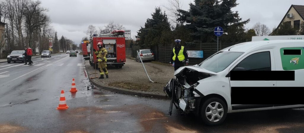 Dwie osobówki zderzyły się na Bydgoskiej 