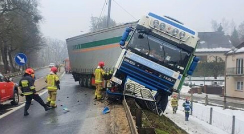 DK11 zablokowana. Śmiertelny wypadek w Chodzieży  - grafika