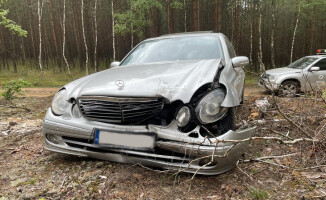 Wjechał pod wiadukt na czerwonym świetle. Później uciekł 