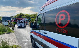 Wypadek busa, PKS-u i ciężarówki. Ranna rodzina z dwójką dzieci 