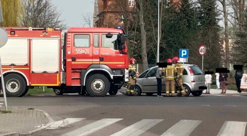 Dwa auta zderzyły się na Sikorskiego i Okrzei  - grafika