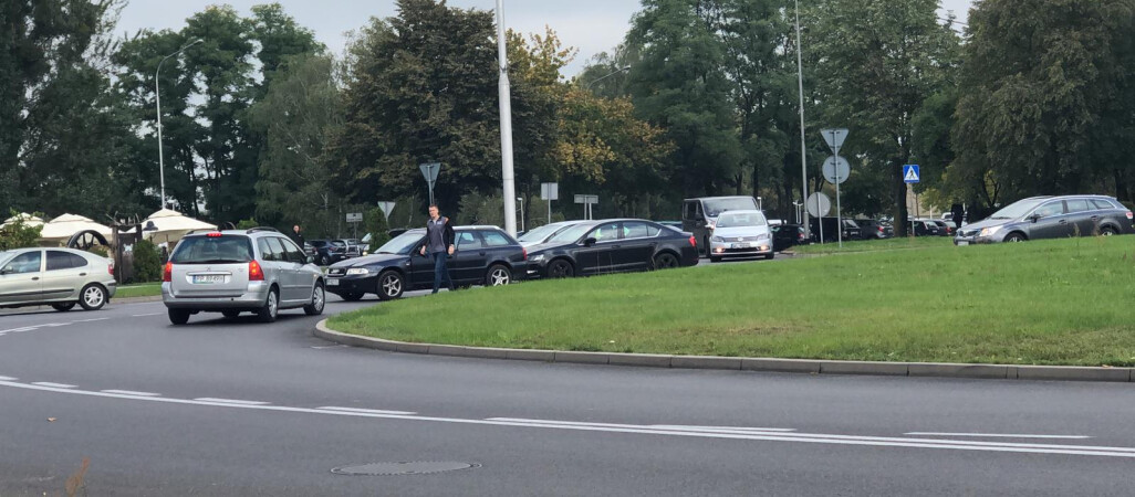 Pod prąd na rondzie? Taka sytaucja na rondzie Solidarności w Pile 