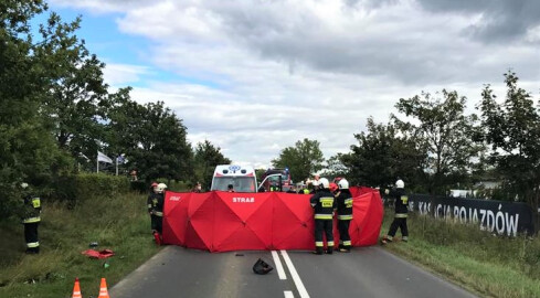 67-letnia rowerzystka zginęła w wypadku. Najechały na nią dwa mot - grafika