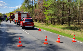 3 busy, 2 osobówki i ciężarówka zderzyły się na trasie Piła - Złotów 