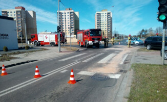 Dwie osoby poszkodowane. Wypadek na skrzyżowaniu - ZDJĘCIA 