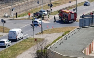 Dwie osoby poszkodowane. Wypadek na skrzyżowaniu - ZDJĘCIA 