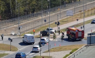 Dwie osoby poszkodowane. Wypadek na skrzyżowaniu - ZDJĘCIA 