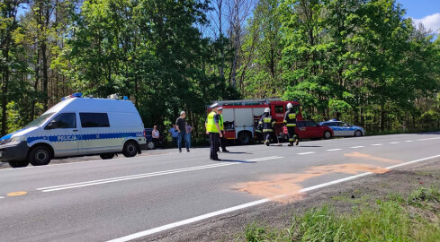 Dwie osobówki i ciężarówka zderzyły się na DK10 - grafika