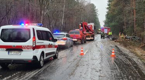 Śmiertelny wypadek pod Piłą. Dwoje dzieci w szpitalu, kierowca nie  - grafika