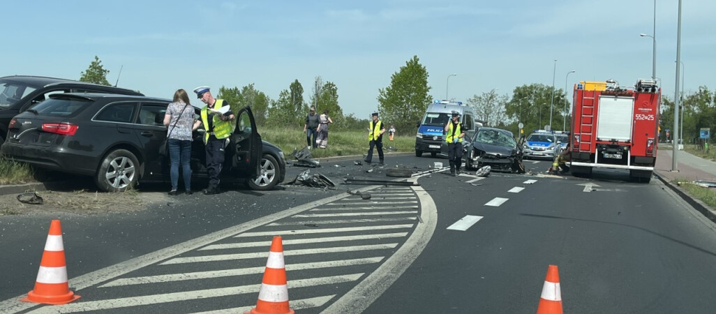 Zderzenie trzech aut w Pile. Dwóch kierowców w szpitalu 