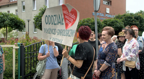 Protest pacjentów przed złotowskim szpitalem  - grafika