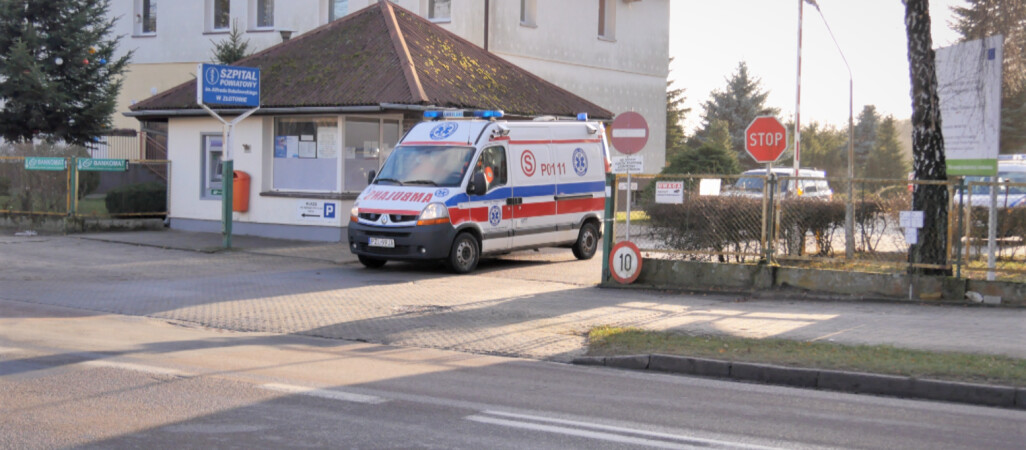 Lekarz nie zauważył powypadkowych obrażeń, w tym złamanej nogi?