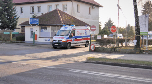 Lekarz nie zauważył powypadkowych obrażeń, w tym złamanej nogi?