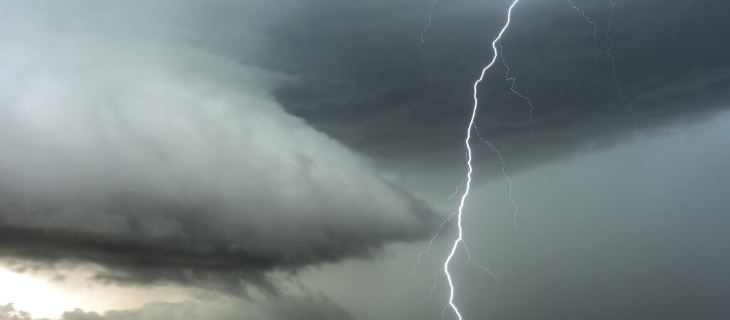 Meteorolodzy ostrzegają przed upałem oraz burzami z gradem