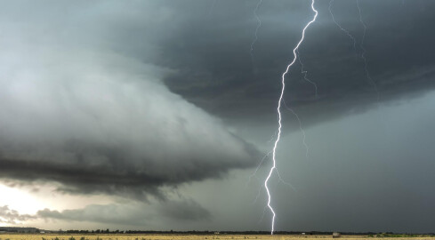 Meteorolodzy ostrzegają przed upałem oraz burzami z gradem - grafika